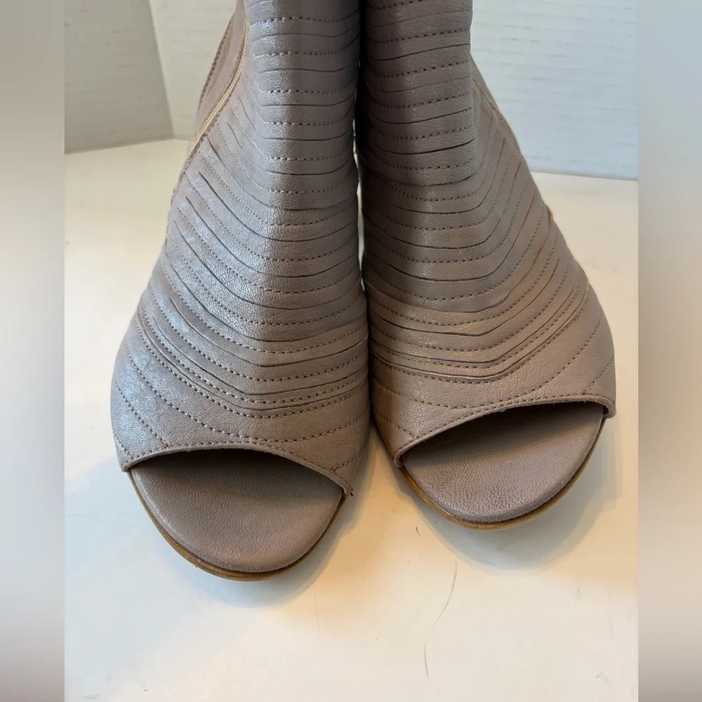 Fabianelli women’s beige side zip heeled sling back booties‎ size 9